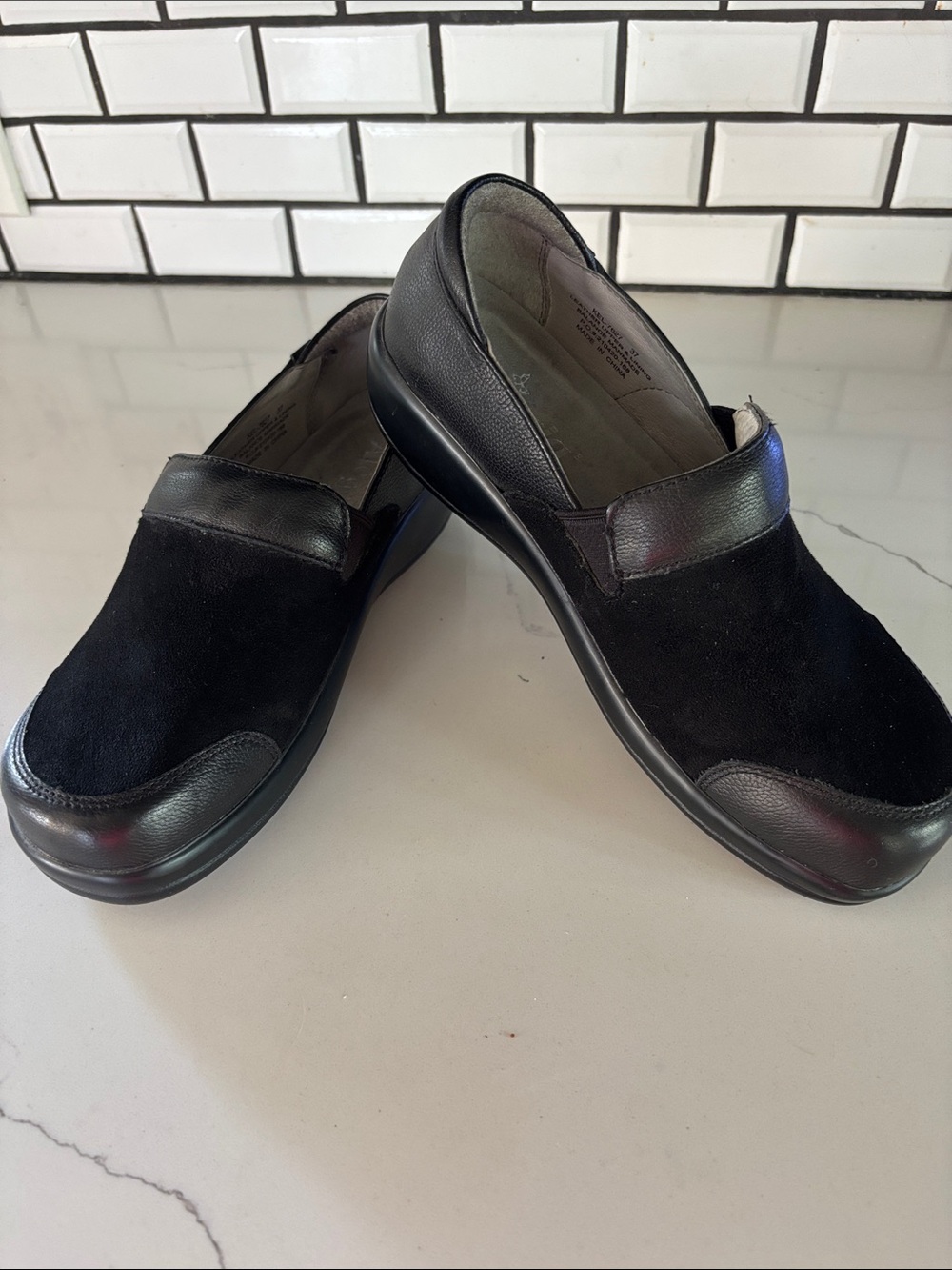 Alegria Keli Sueded Dream Fit Professional Shoes, NEW WITHOUT TAGS Sz 7/ Euro 37